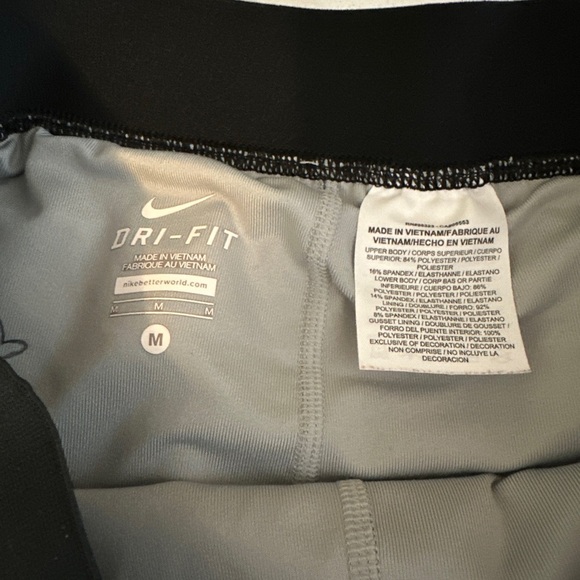 Nike Womens 2 in 1 Woven Tennis Shorts - Base Grey color size Medium - Picture 5 of 10